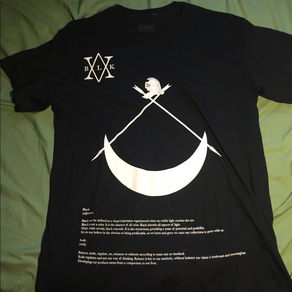 Black scale t shirt